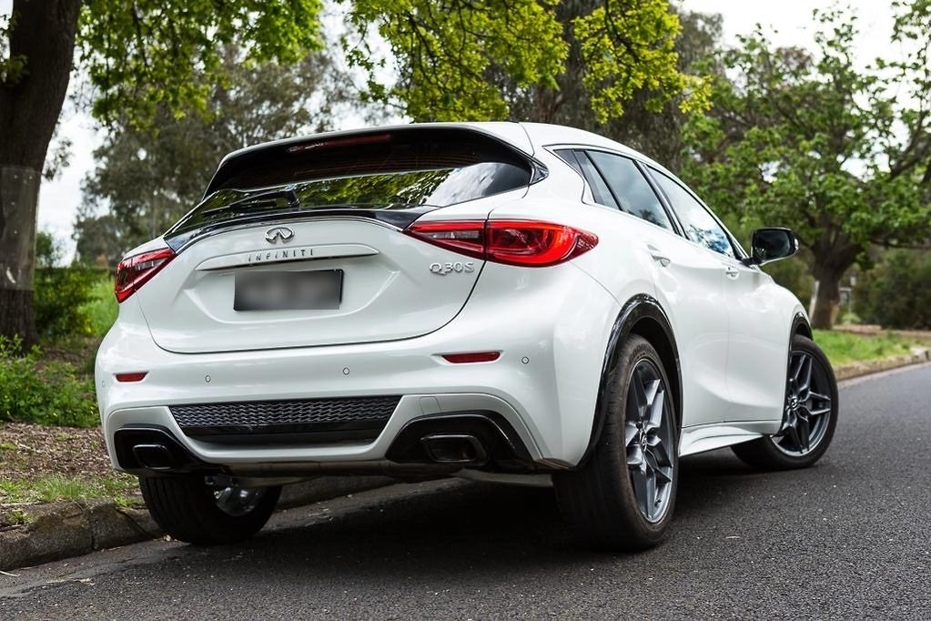 Infiniti Q30 2.0 AMT