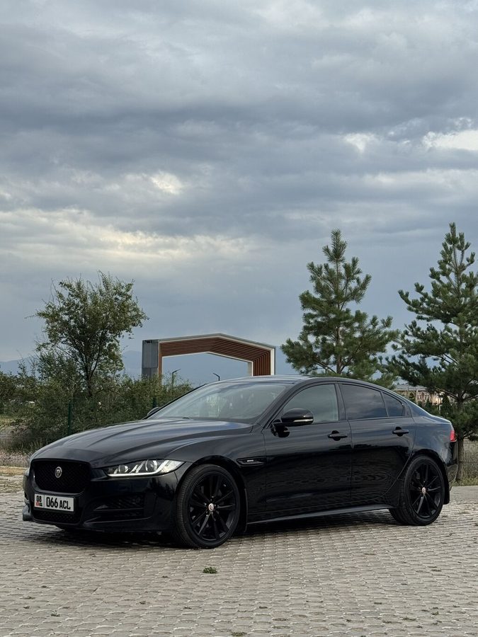 Jaguar XE