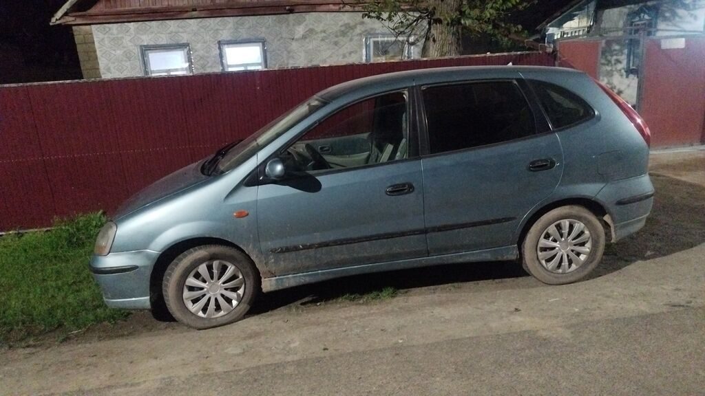 Nissan Almera Tino