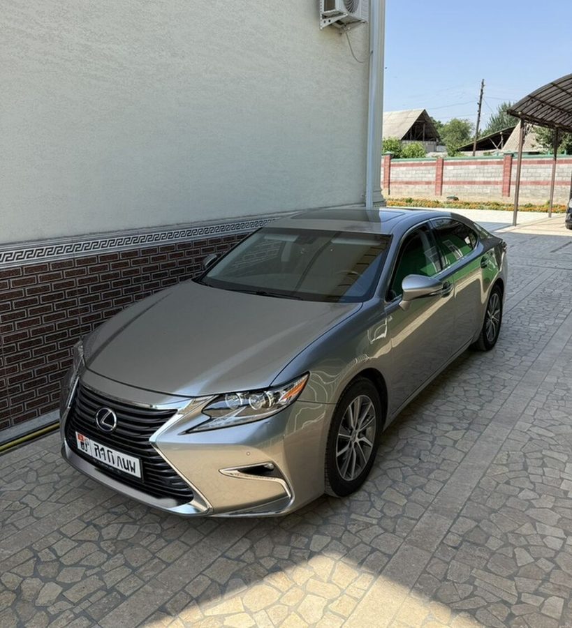 Lexus ES