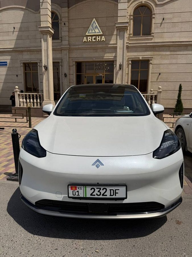 Электромобиль (салон, интерьер и приборная панель) 250KW запас хода