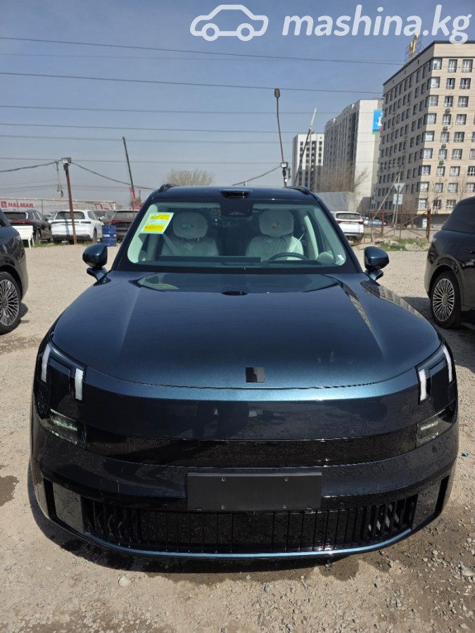 Lynk & Co 900