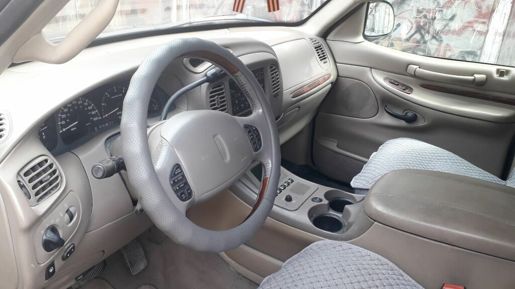 Lincoln Navigator