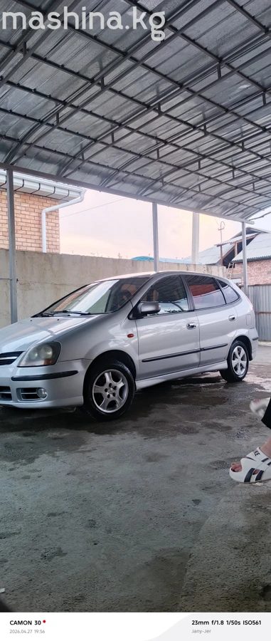 Nissan Almera Tino 2001