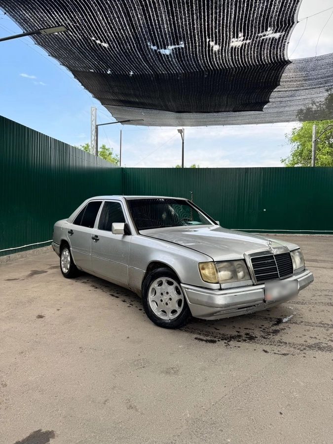 Mercedes-Benz W124 1990