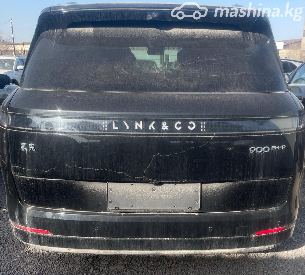 Lynk & Co 900