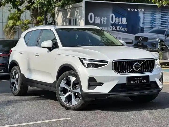 Volvo XC40 I 2025