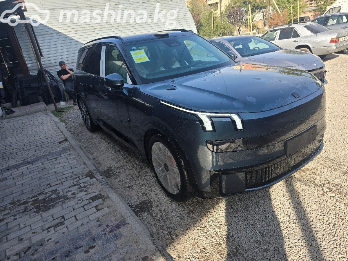 Lynk & Co 900