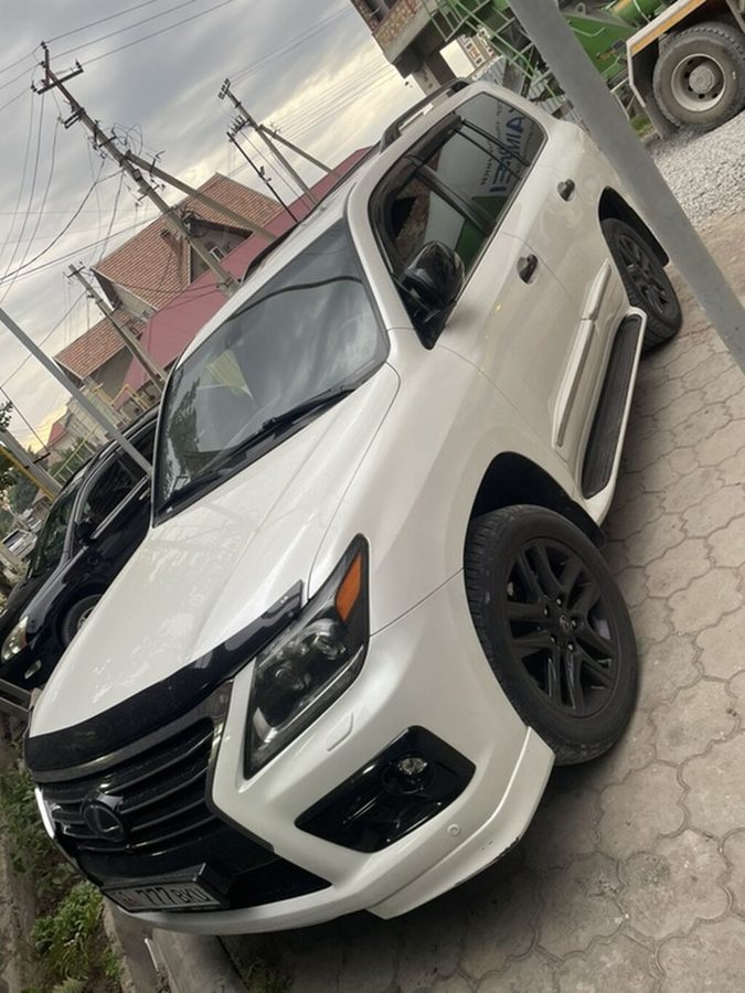 Lexus LX