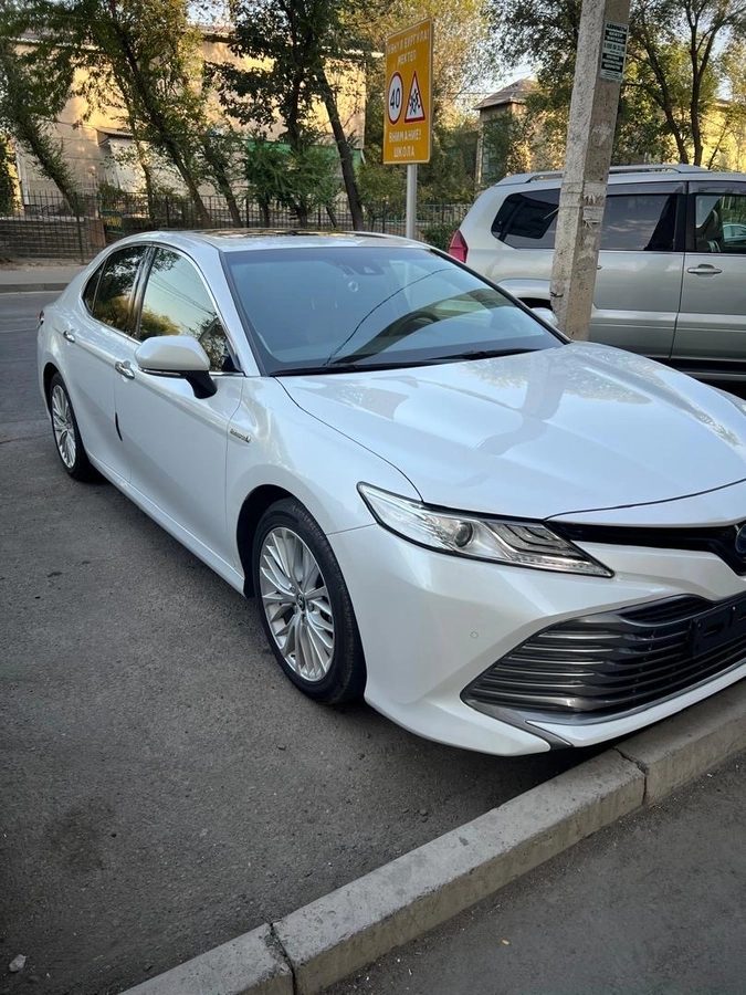 Toyota Camry VIII (XV70) 2019