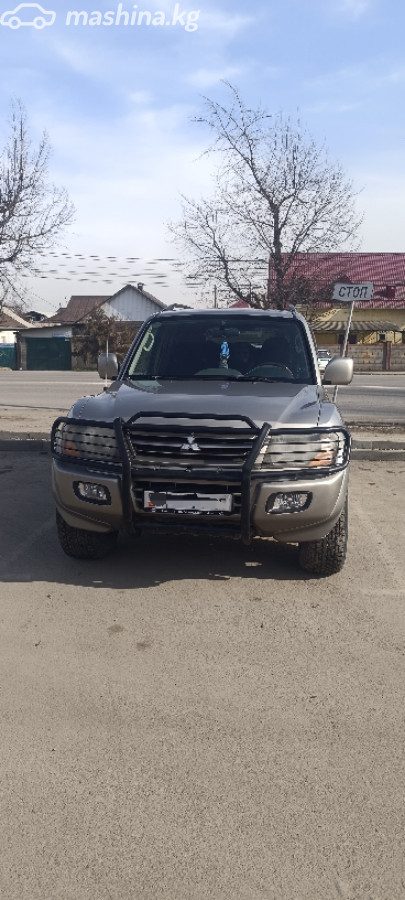 Mitsubishi Montero III