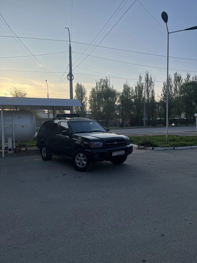 Nissan Pathfinder II 2001