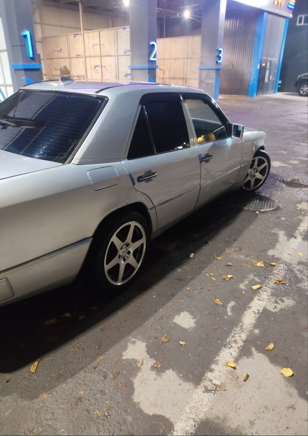 Mercedes-Benz 220