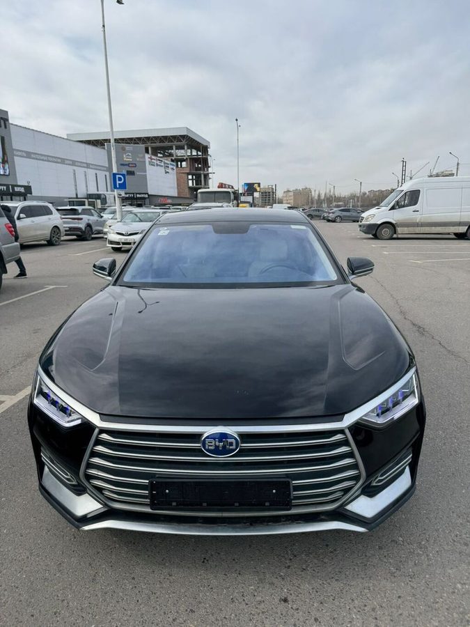 BYD E9