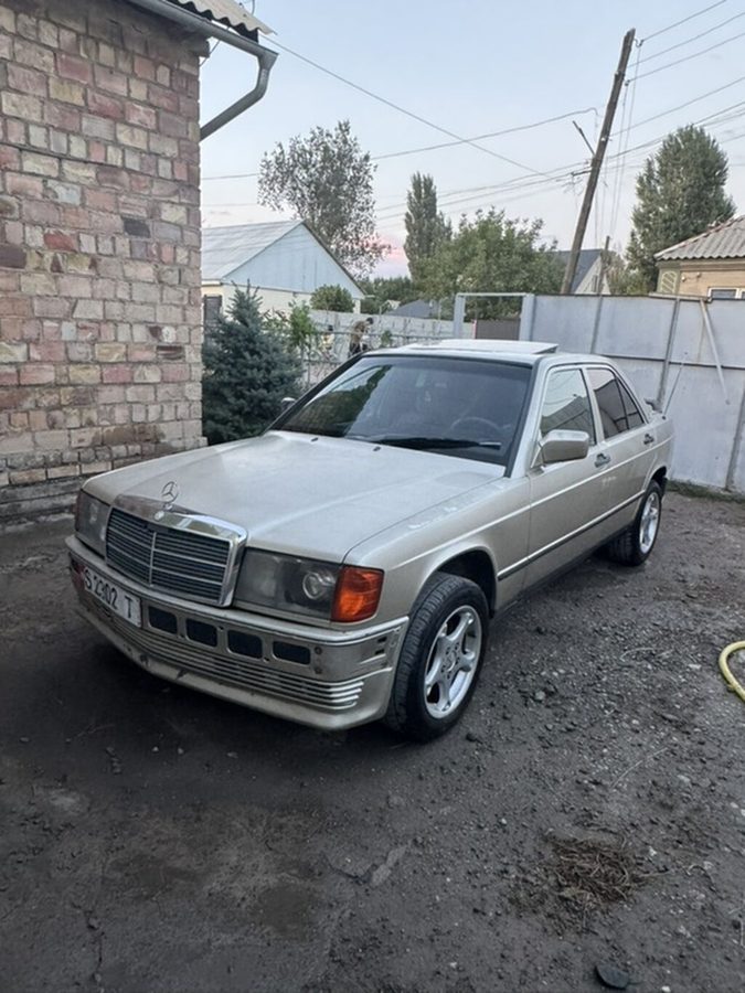Mercedes-Benz 190