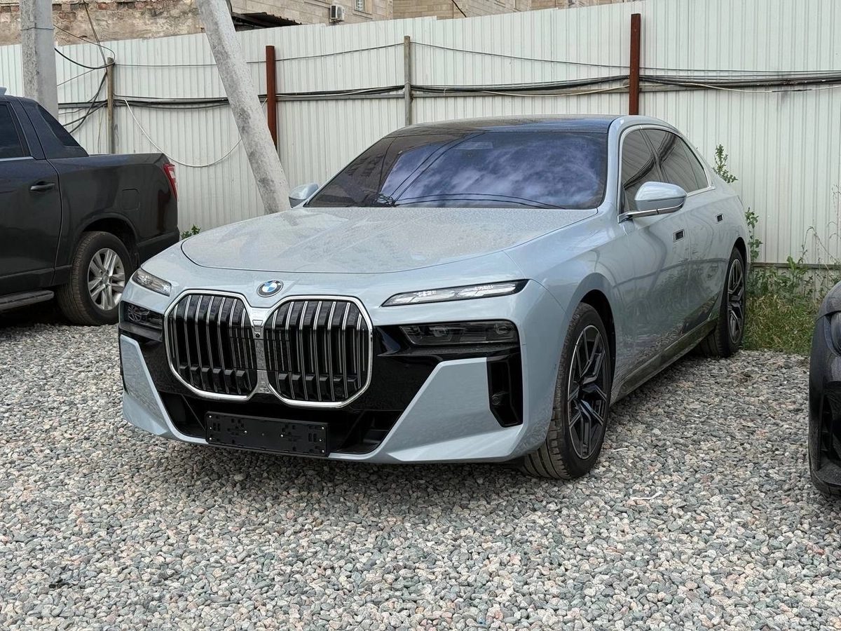 BMW 7 серии VII (G70) 2025