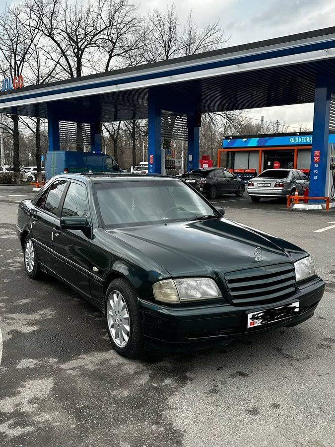 Mercedes-Benz 220