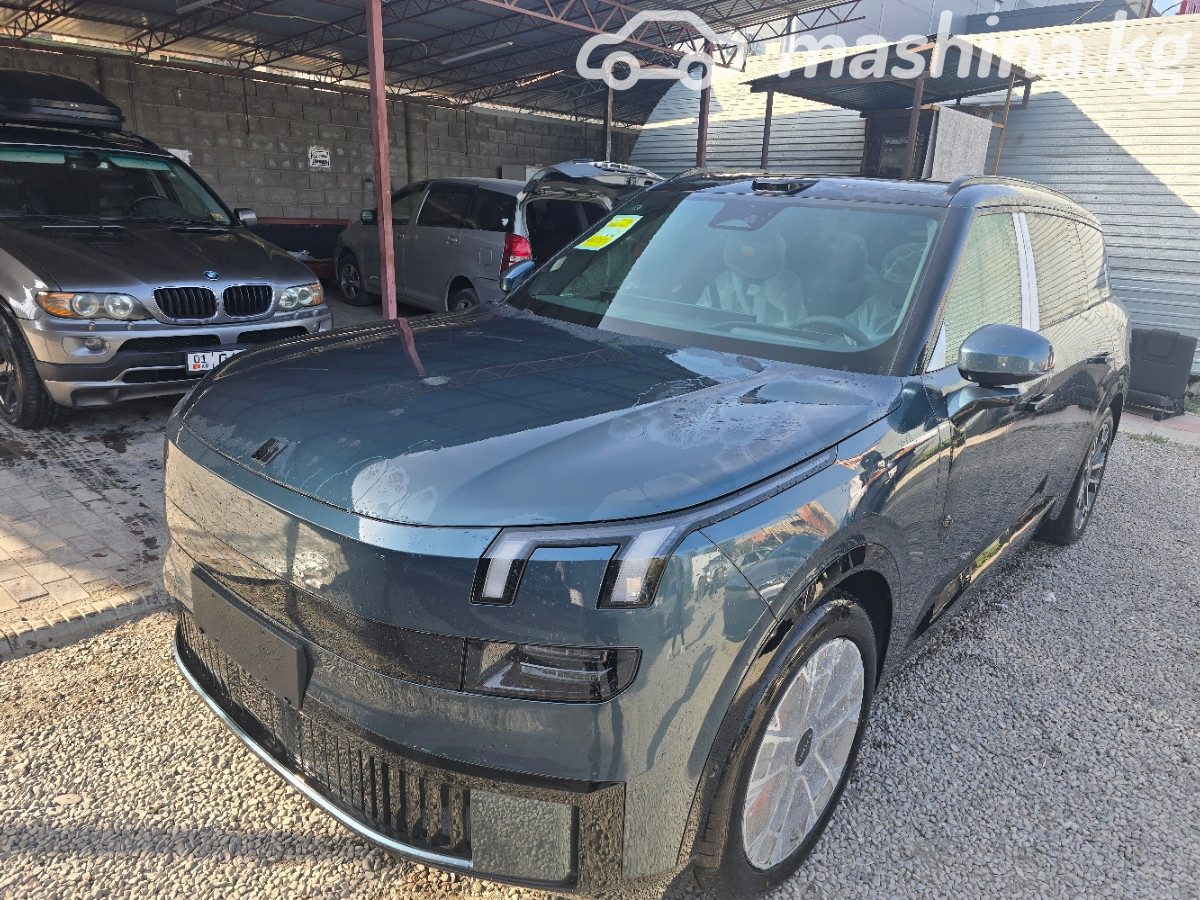 Lynk & Co 900