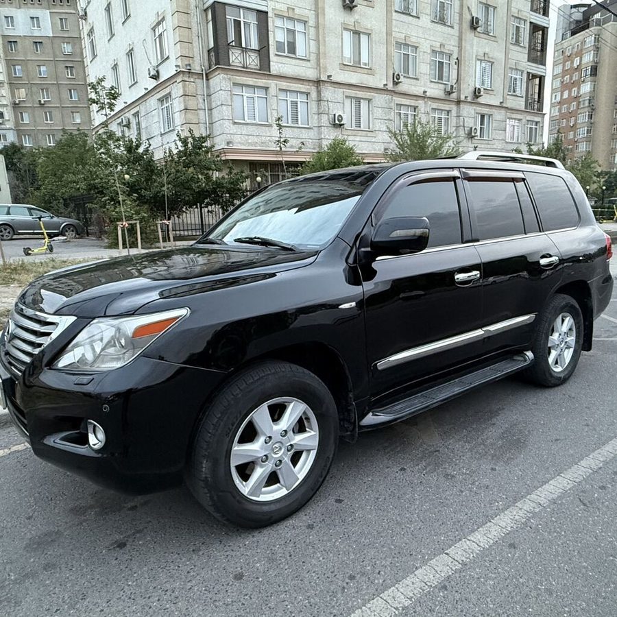 Lexus LX