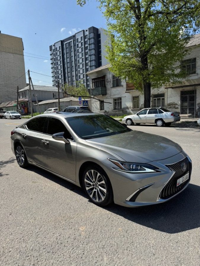 Lexus ES VII