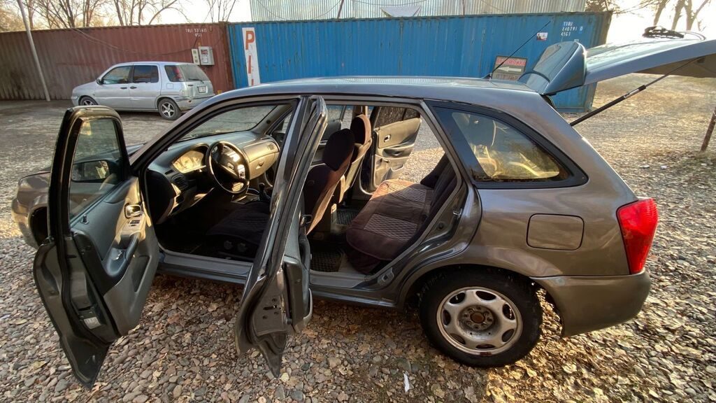 Mazda 323