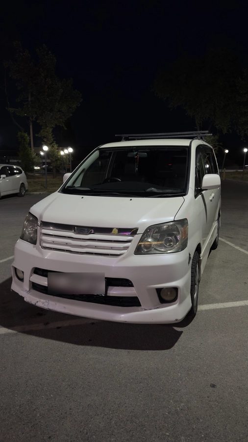 Toyota Noah I (R60) 2002