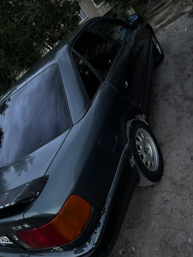 Audi 100