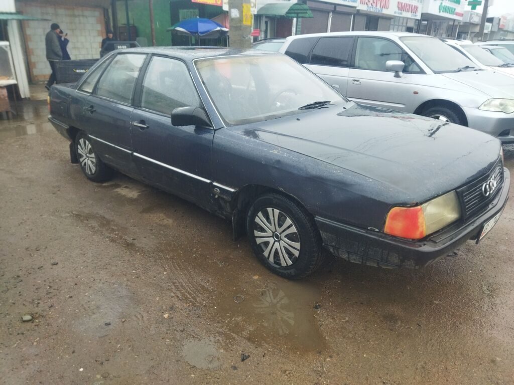 Audi 100