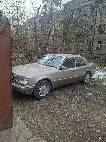 Mercedes-Benz E-Класс