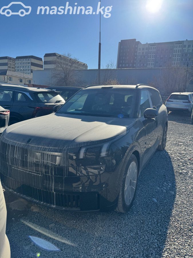 Lynk & Co 900