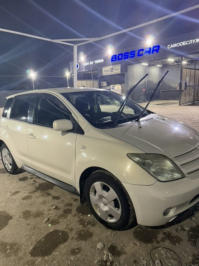 Компактный TOYOTA IST, 2003, жемчужно-белого цвета Основные