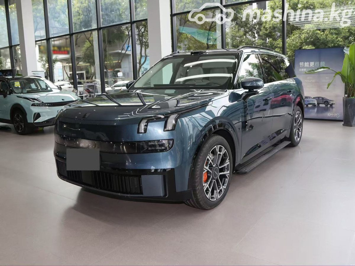 Lynk & Co 900
