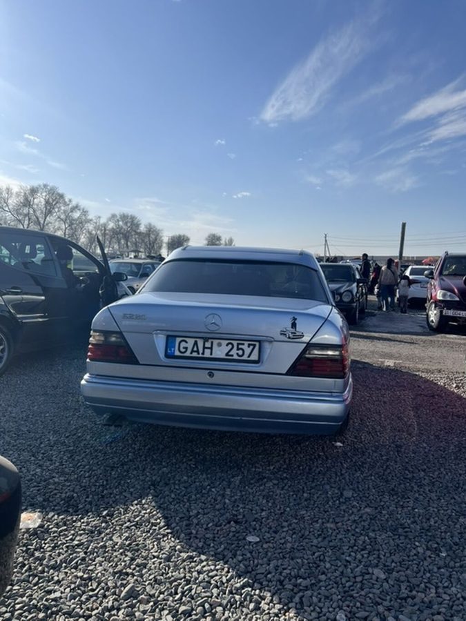 Mercedes-Benz W124