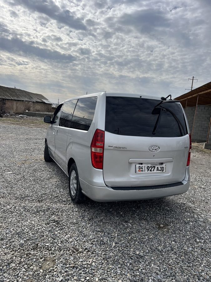 Hyundai Starex
