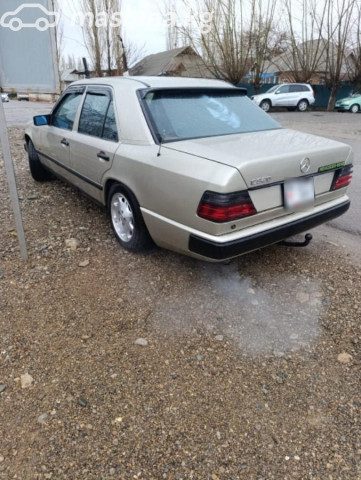 Mercedes-Benz W124