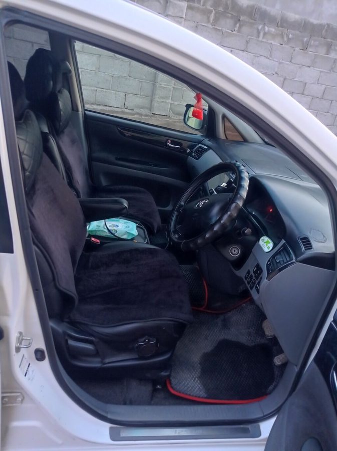 Toyota Ipsum