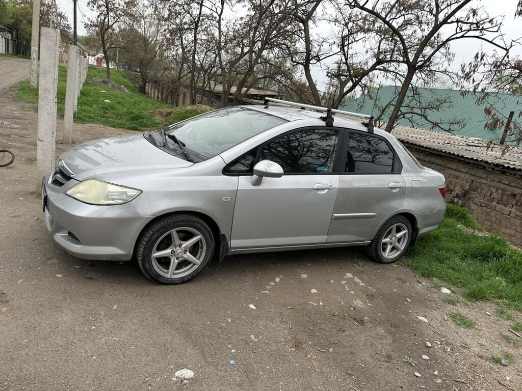 Honda City 1,5 Объем состояние хорошое срочно продаю или рассматриваю