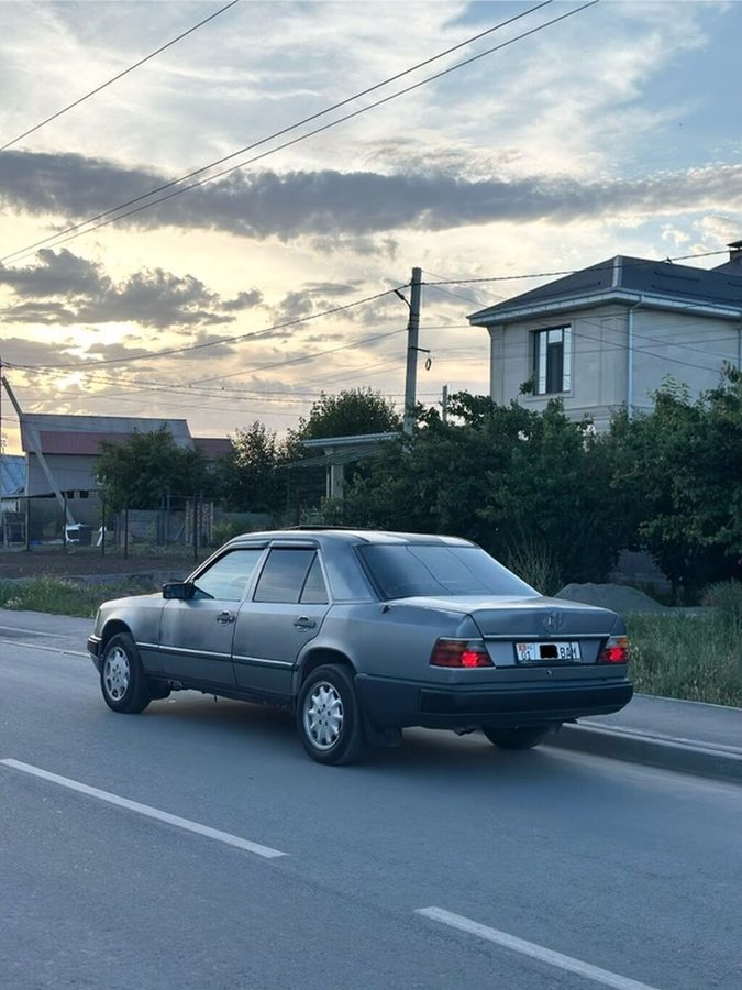 Mercedes-Benz W124