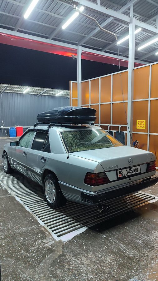 Mercedes-Benz W124