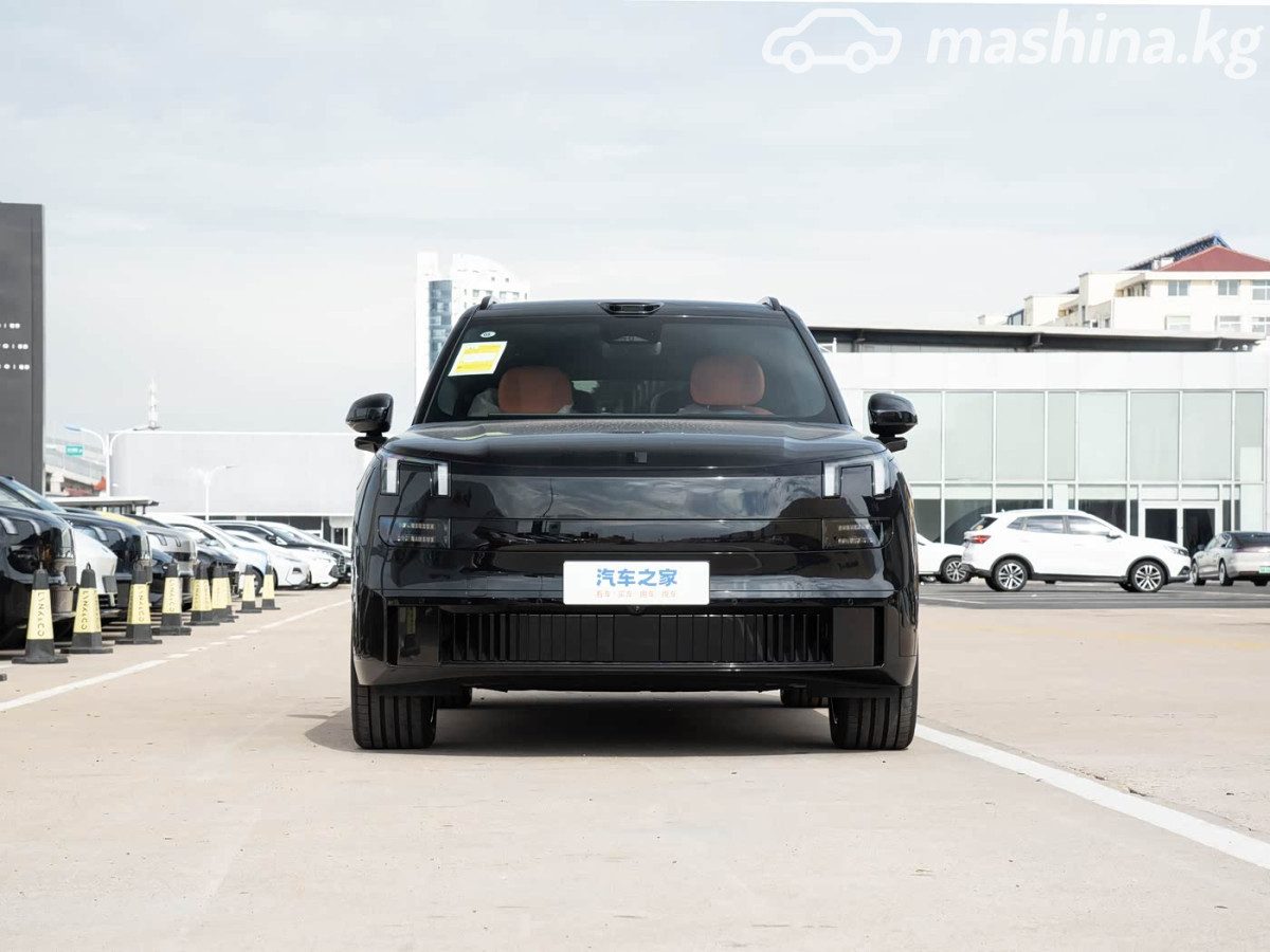 Lynk & Co 900