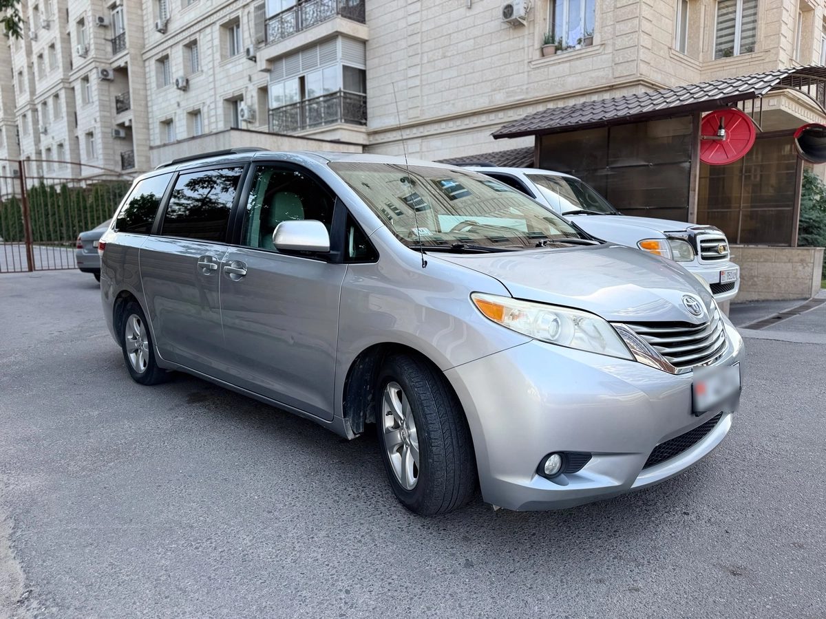Toyota Sienna III 2013