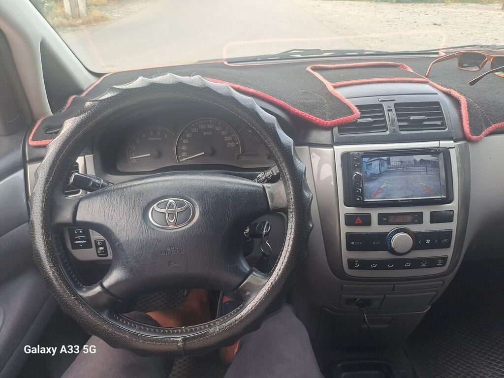 Toyota Avensis Verso