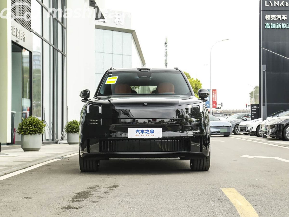 Lynk & Co 900