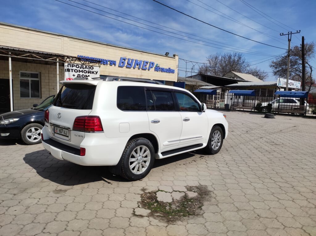 Lexus LX