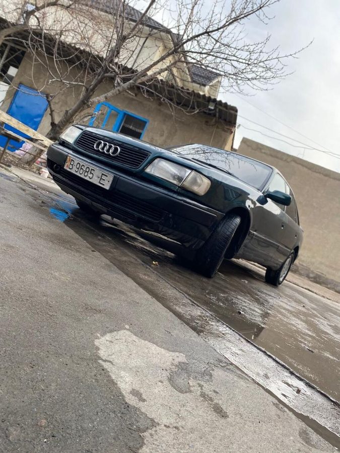 Audi 100