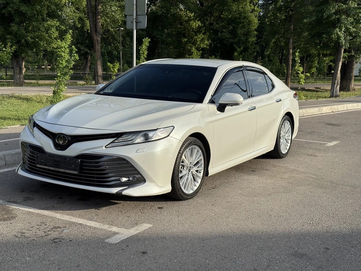 Toyota Camry VIII (XV70) 2018