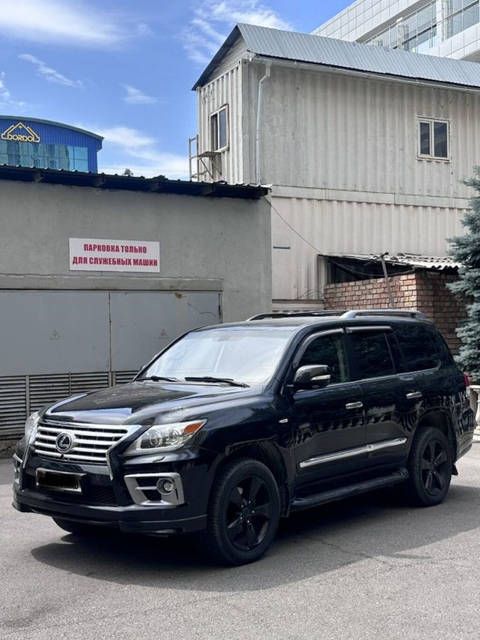 Lexus LX