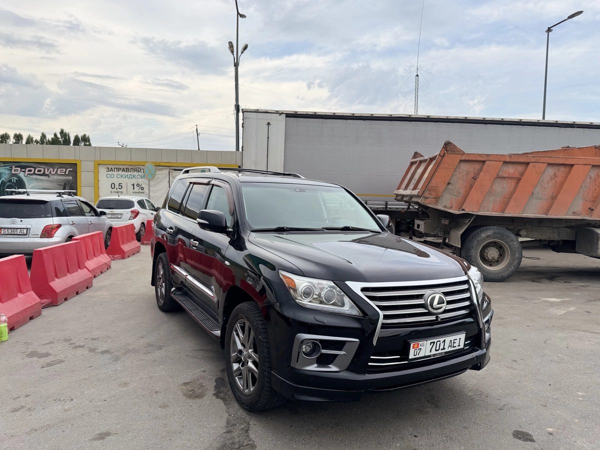 Lexus LX III 2008