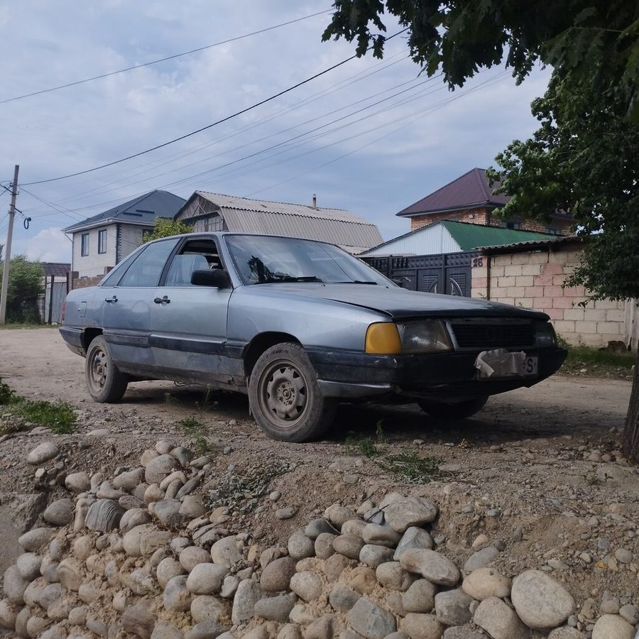 Audi 100