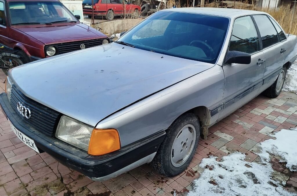 Audi 100